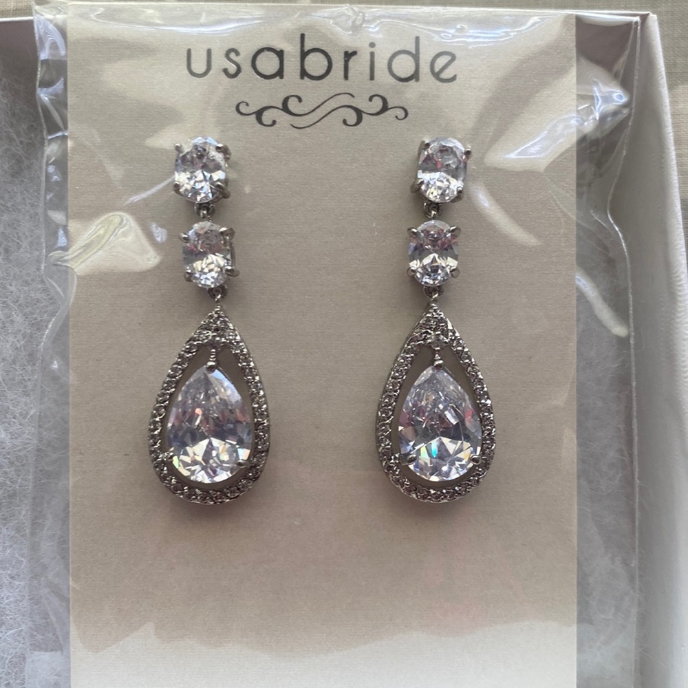 Dangly rhinestone earrings (new never worn)